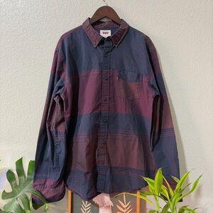 ✨4 for $15✨ Levi's Men's Casual Button Down Shirt - Dark Red and Navy
